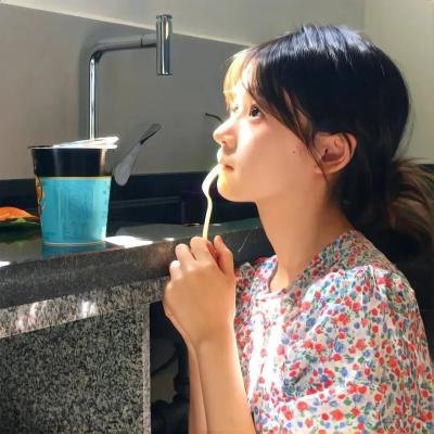 拥抱太阳的月亮